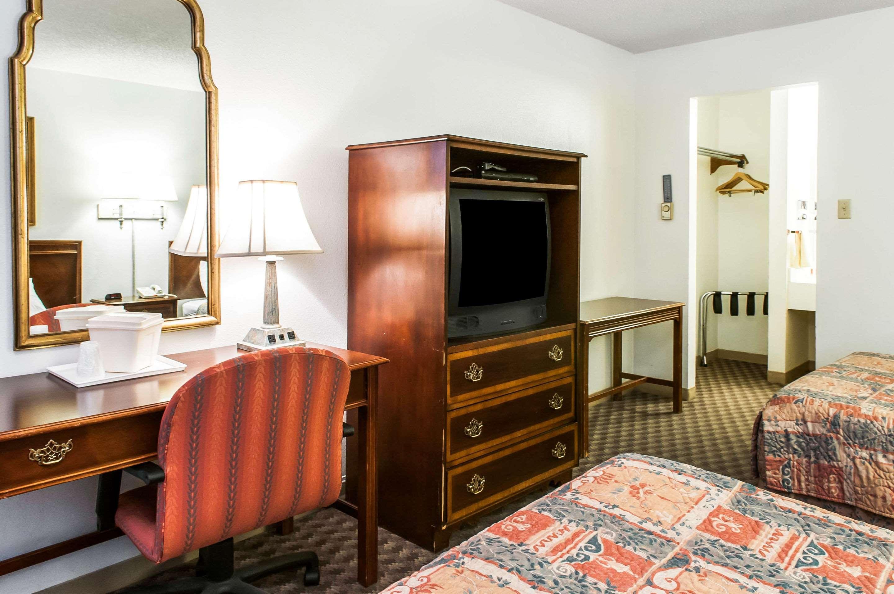 Econo Lodge Игл Нест Экстерьер фото
