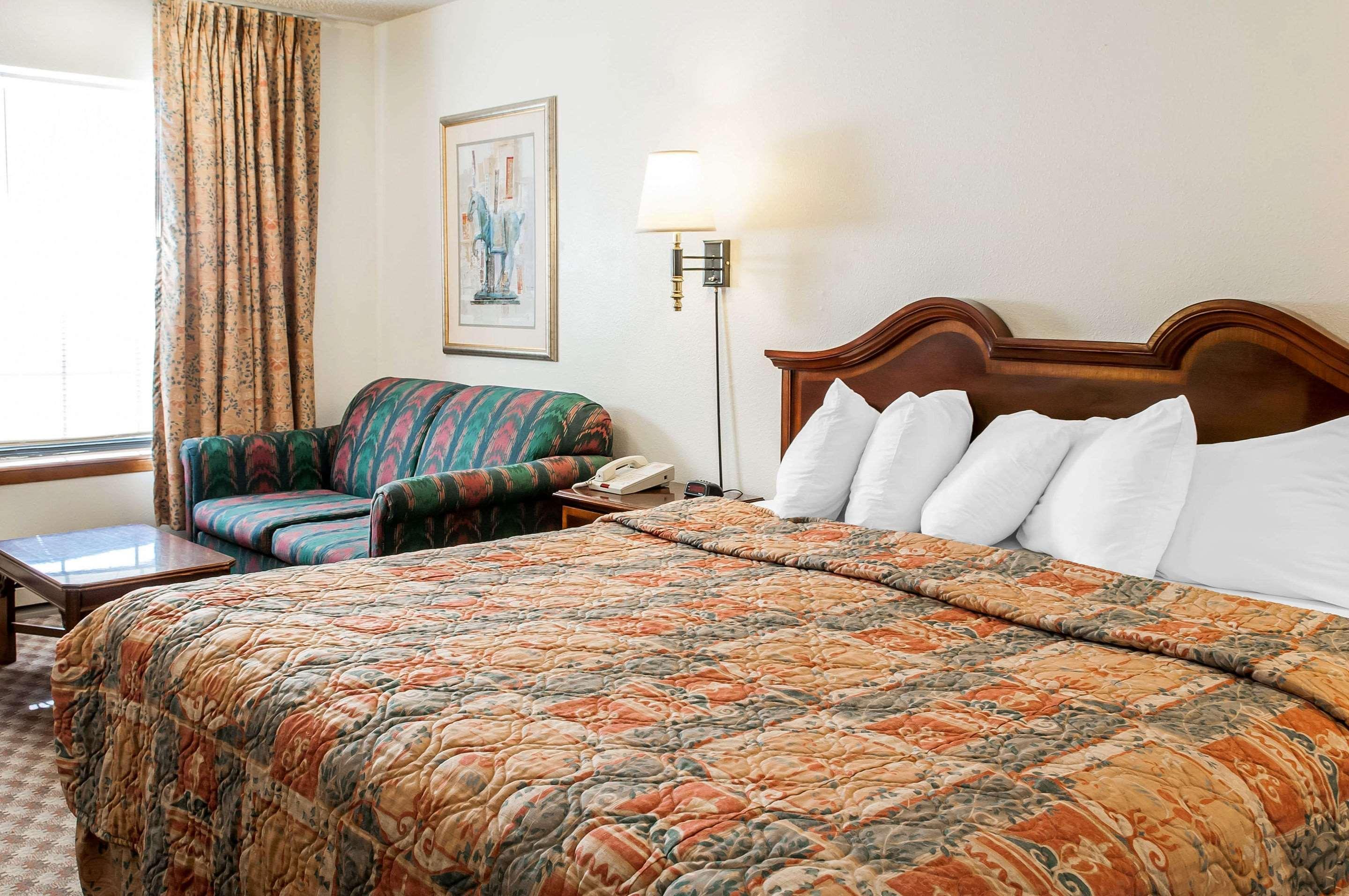Econo Lodge Игл Нест Экстерьер фото