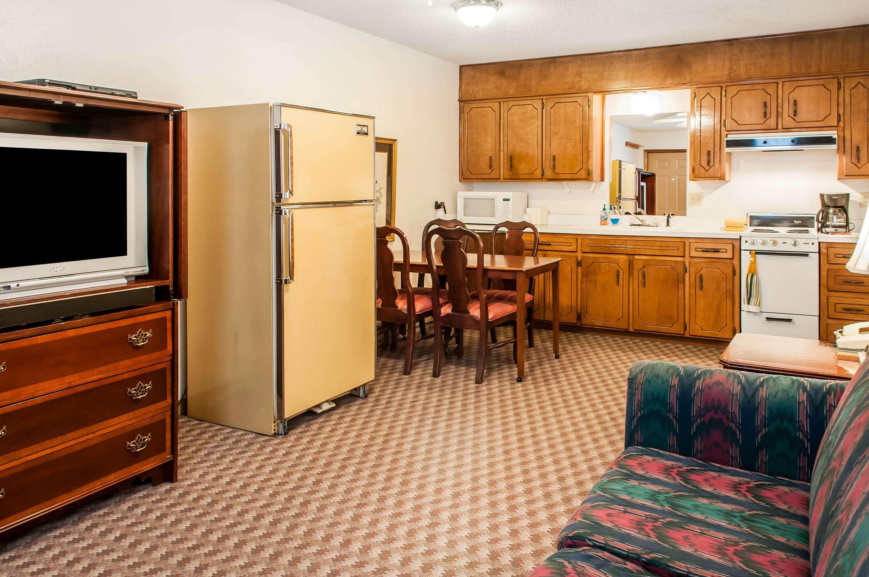 Econo Lodge Игл Нест Экстерьер фото