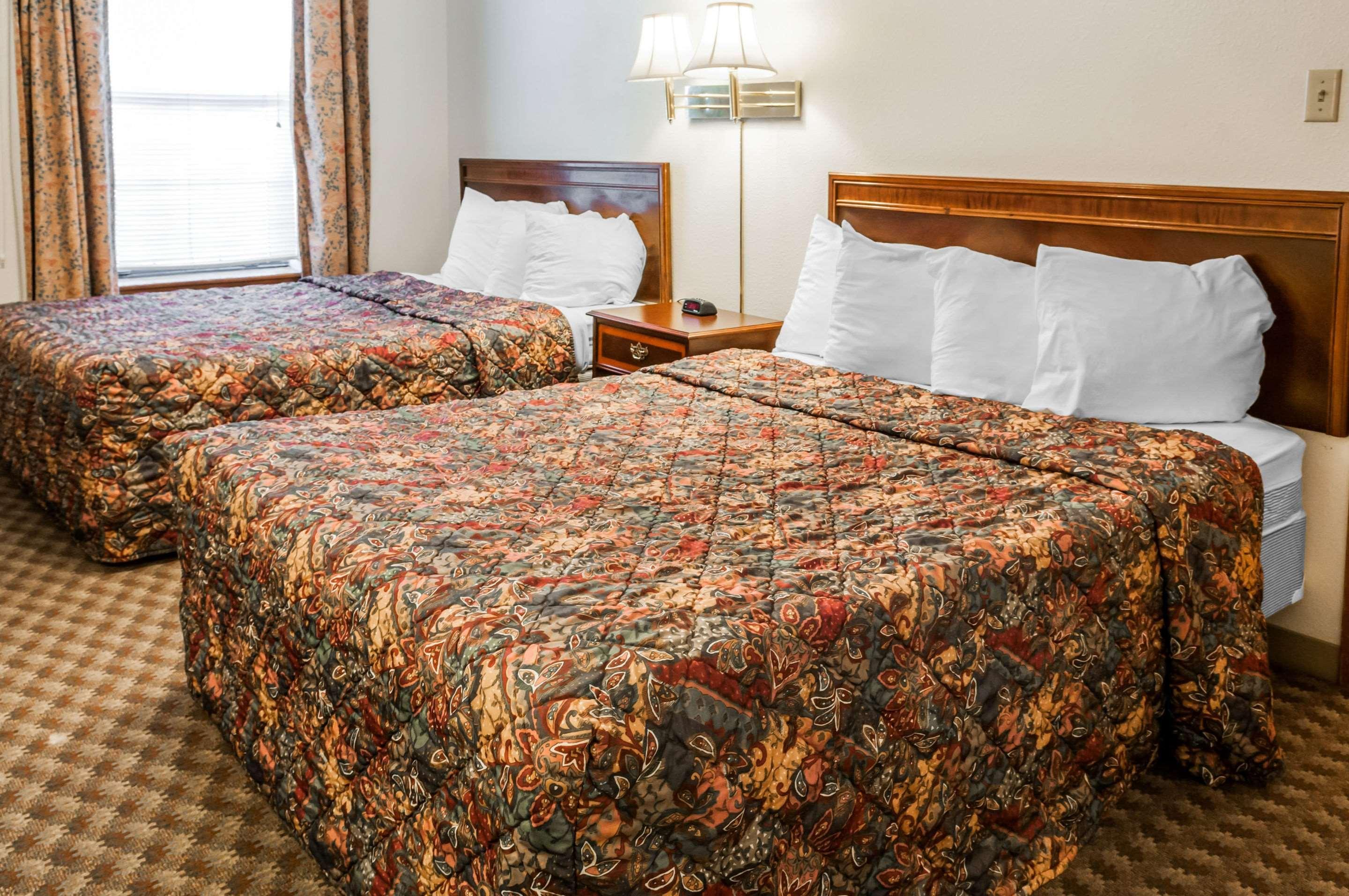 Econo Lodge Игл Нест Экстерьер фото