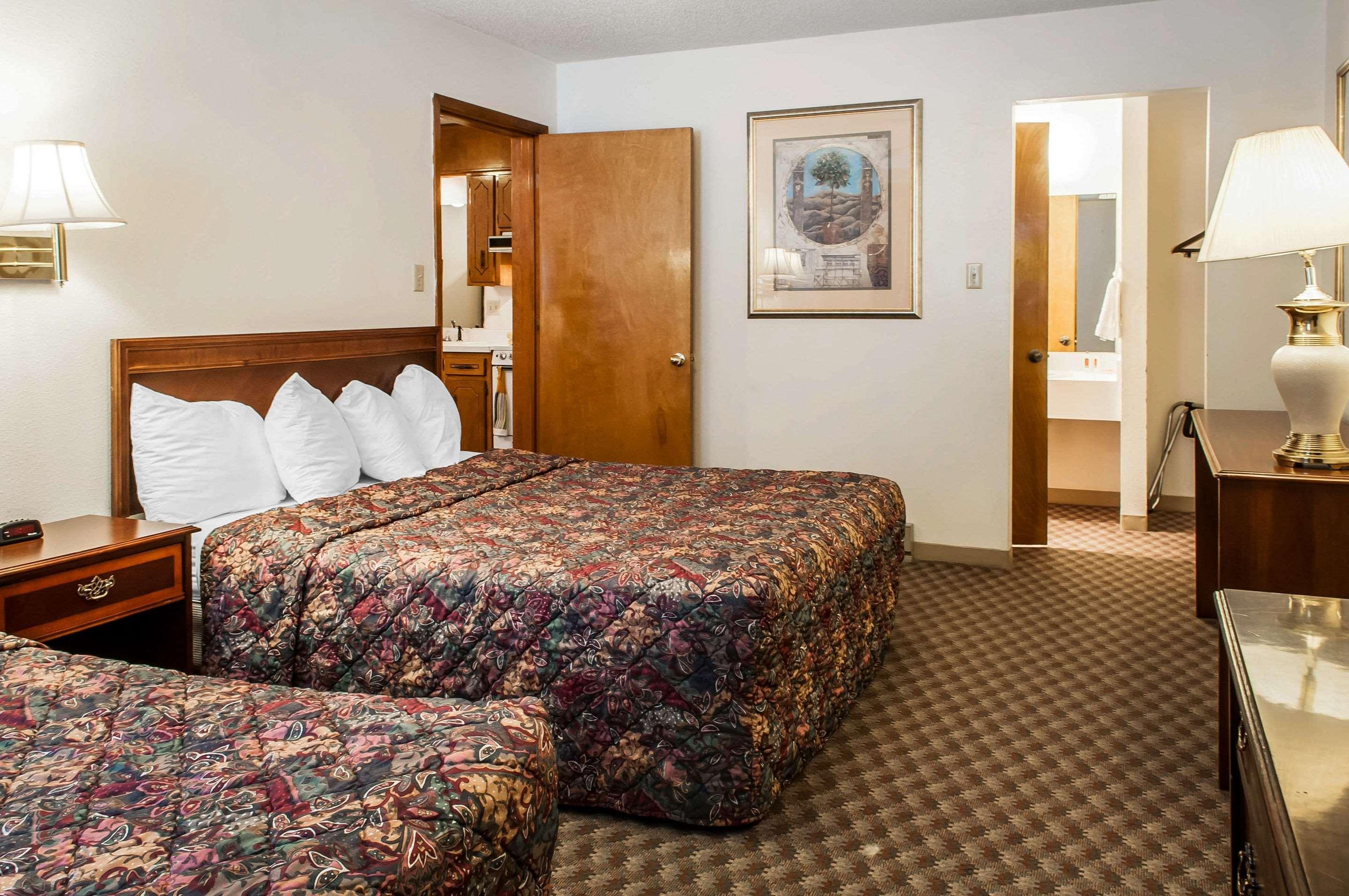 Econo Lodge Игл Нест Экстерьер фото