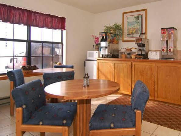 Econo Lodge Игл Нест Экстерьер фото