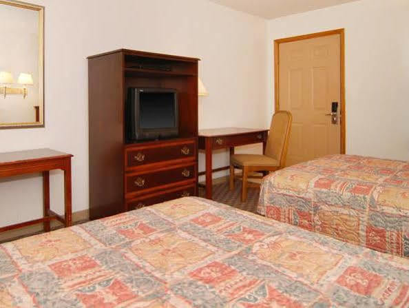 Econo Lodge Игл Нест Экстерьер фото